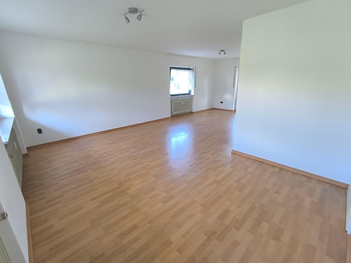 Lichtdurchflutete 1-Zimmer-Erdgeschosswohnung mit Terrasse in Großen Linden