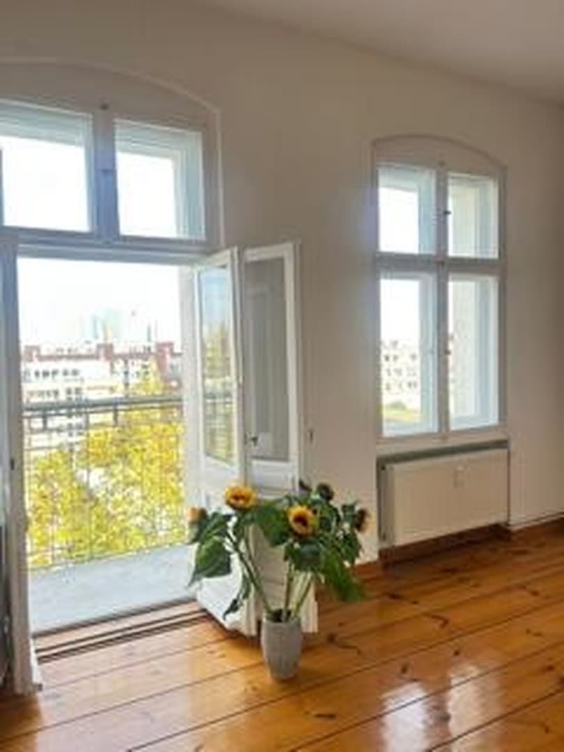 Single-Altbauwohnung mit Balkon, bezugsbereit