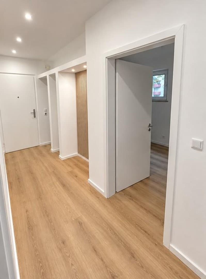Erstbezug nach Sanierung - 3 Zimmerwohnung mit Balkon - WG geeignet