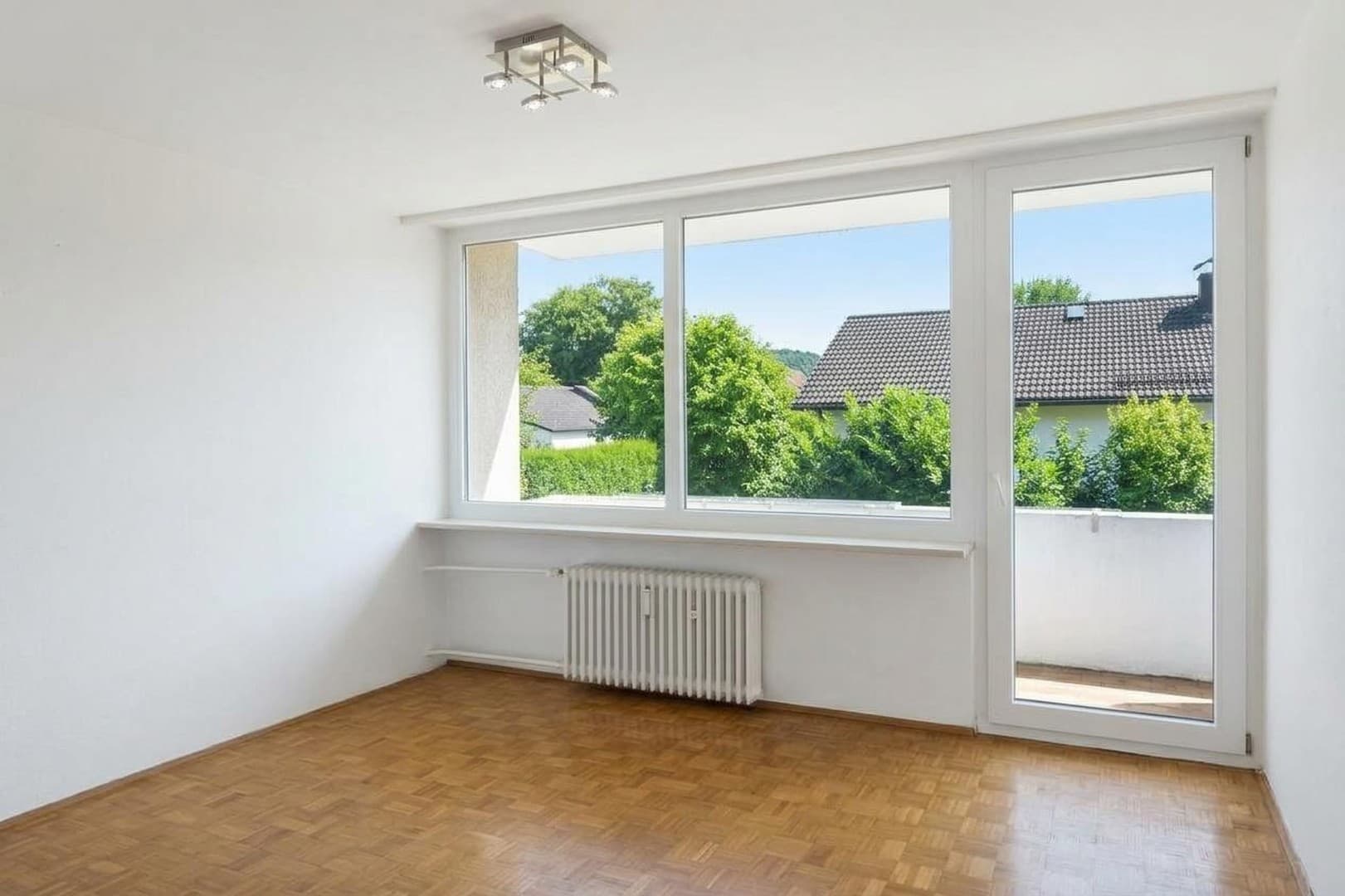 Großzügige 4-Zimmer-Wohnung mit Balkon in ruhiger Bestlage von Traunstein