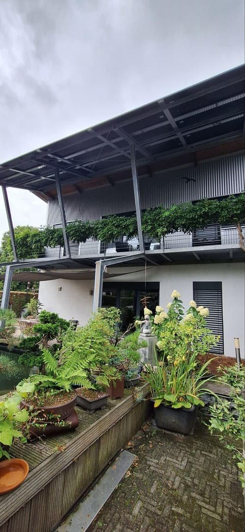 Modernes Rheinhaus mit PV Anlage, Wärmepumpe und pflegeleichten Garten