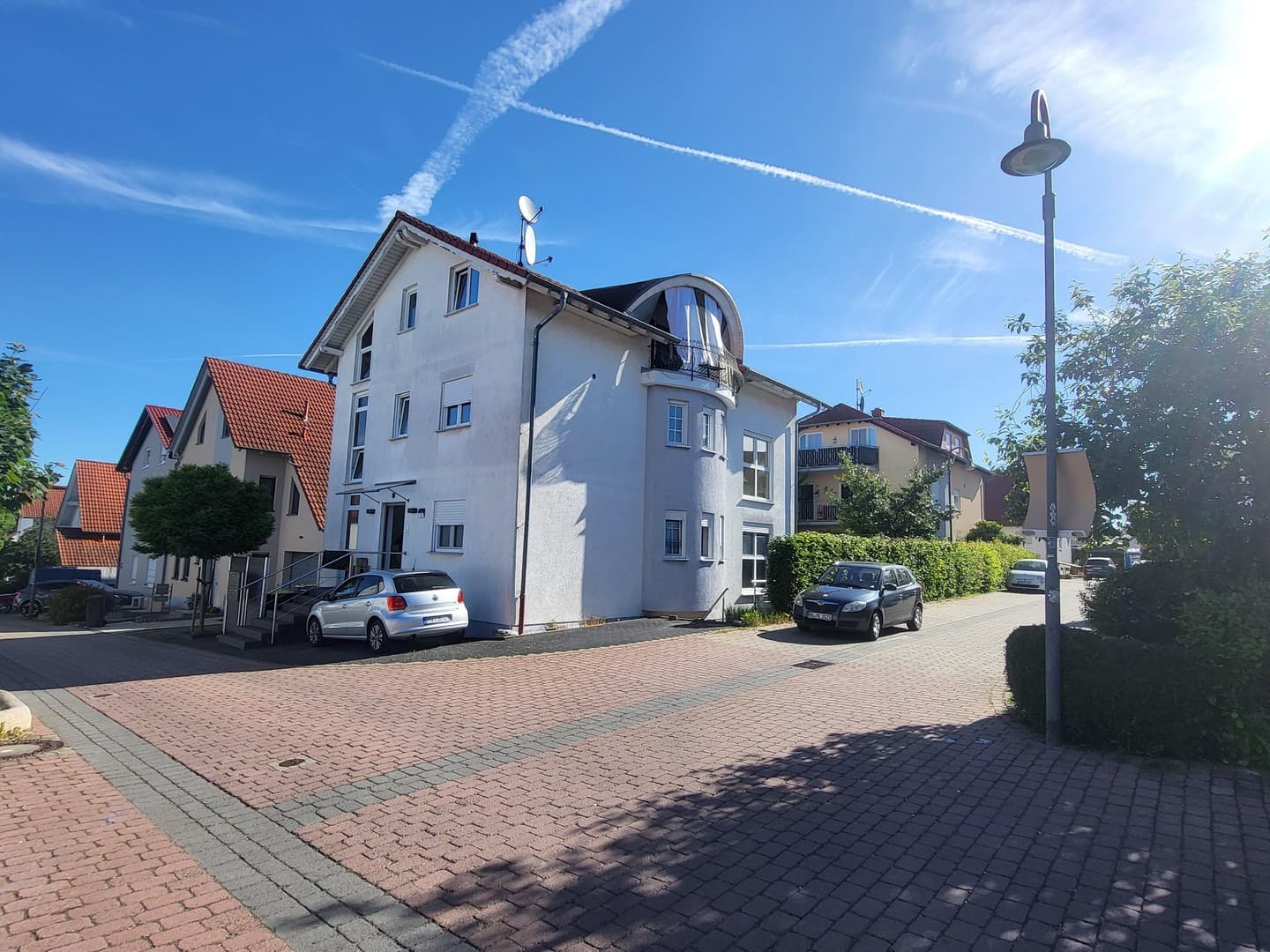MODERNE 3-ZIMMER-DACHGESCHOSSWOHNUNG MIT BALKON, LOGGIA & EINBAUKÜCHE IN KARBEN