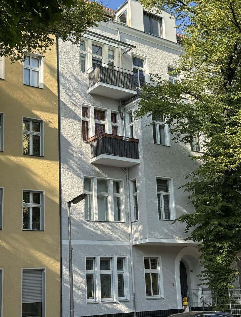 Sanierter Altbau - 3 Zimmer mit Balkon und EBK