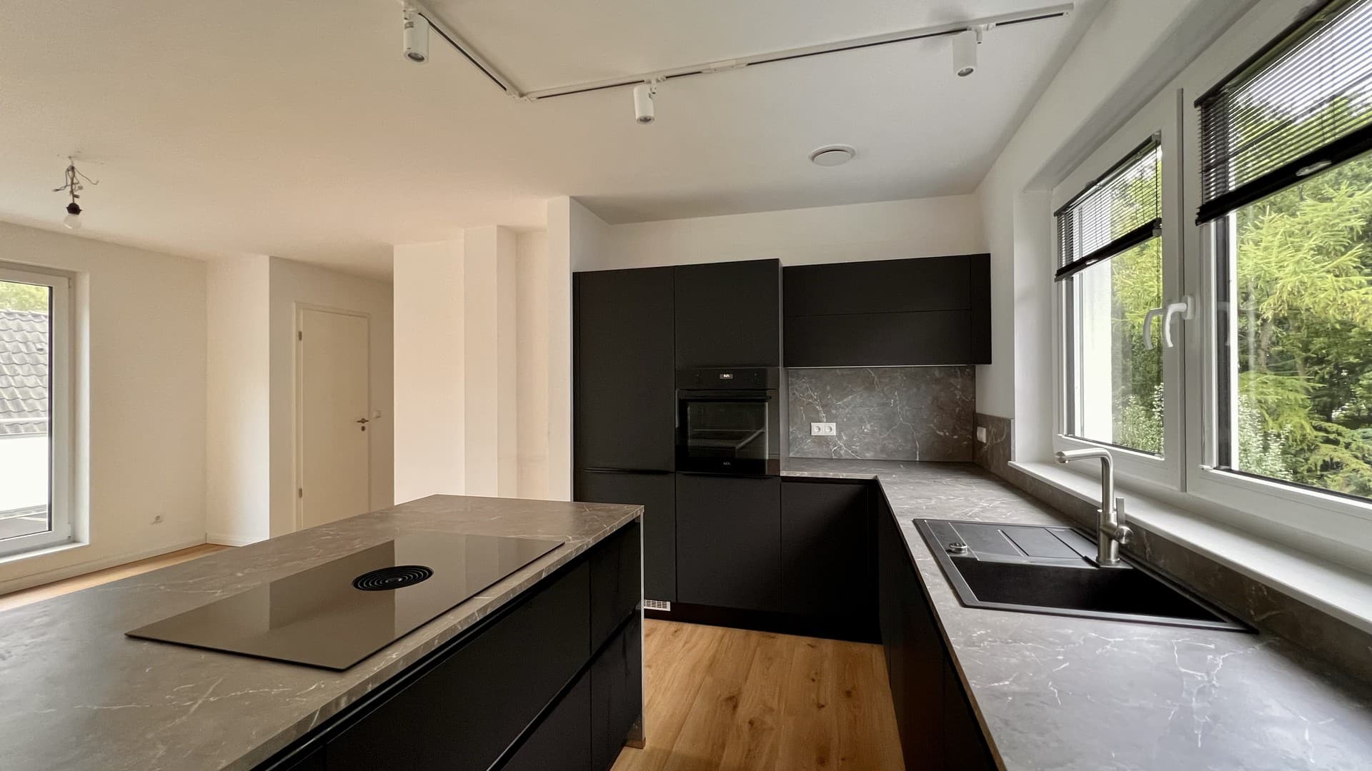 Penthouse I 3-Zimmer-Wohnung mit Süd-Dachterrasse & Aufzug
