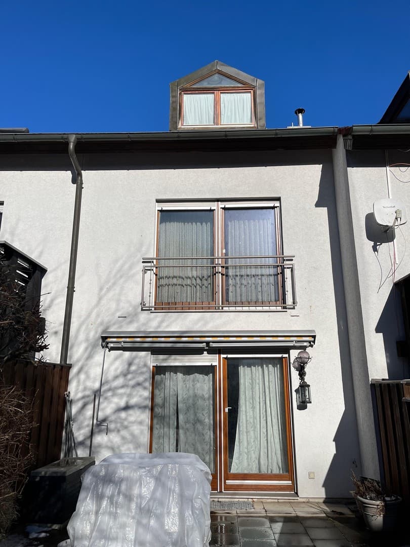 Reihenhaus mit Potenzial in Starnberg – See nah, Alltag vis-à-vis