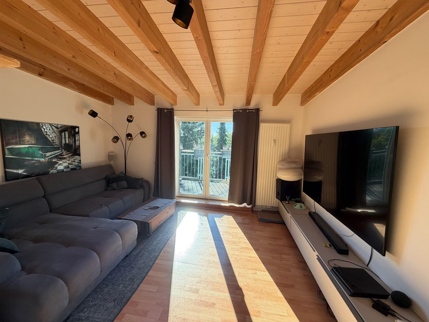 Exklusive 2 Zimmer DG Wohnung mit Loft-Charakter und zwei Dachterrassen in zentraler Lage