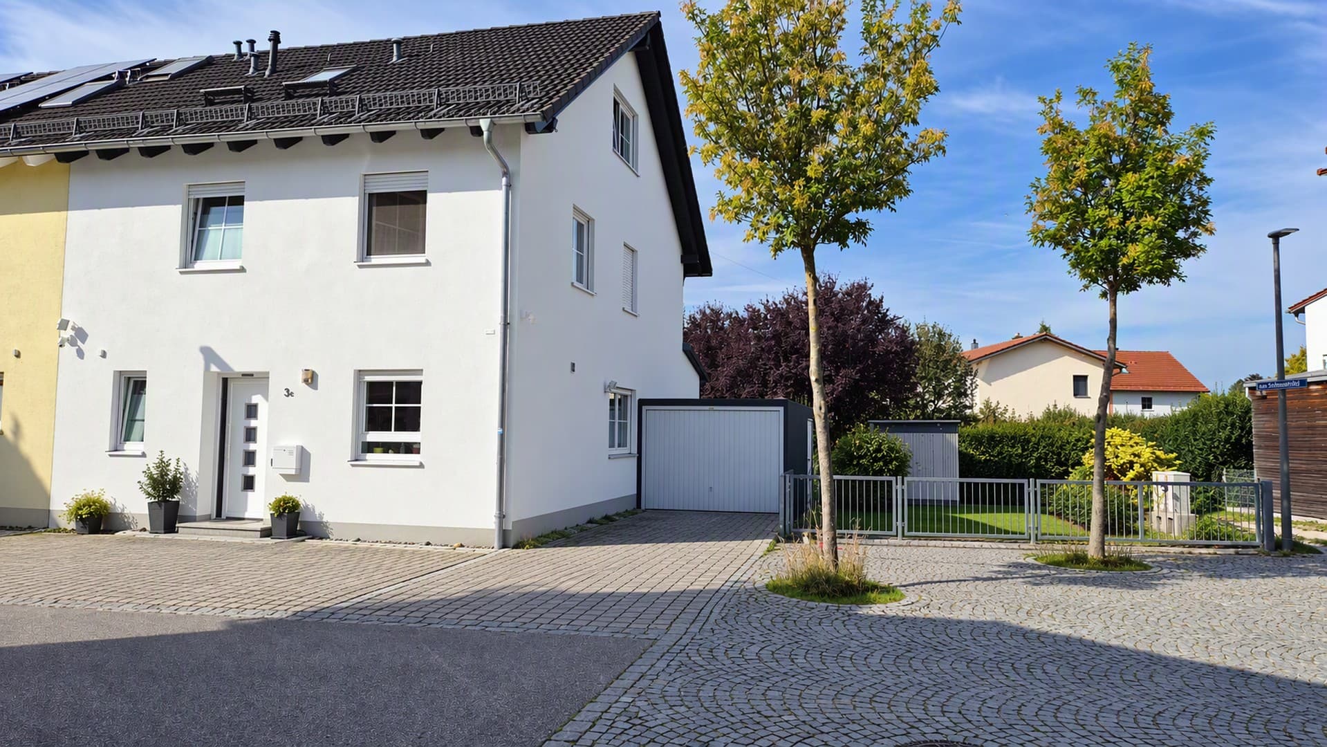 PROVISIONSFREI! Großzügige DHH in Landshut-Wolfgang auf Eckgrundstück mit Platz für Wohnmobil & Co.