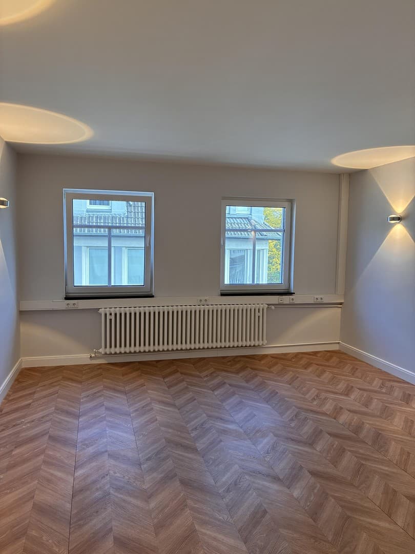 3 helle, ruhige Büros (je ca. 21 m²) in Bürogemeinschaft zentraumsnah