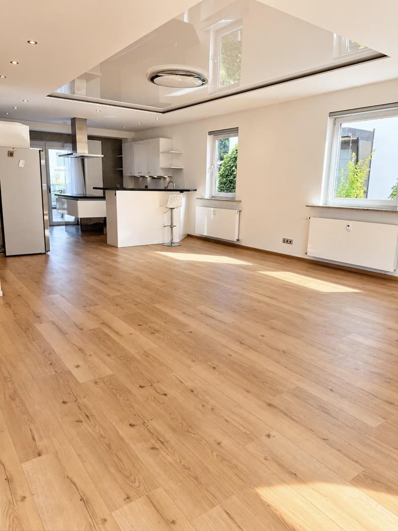 Provisionsfrei: 3,5 Zi. mit Terrasse, wohnwirtschaftlichem UG & Hobby-/Kinoraum
