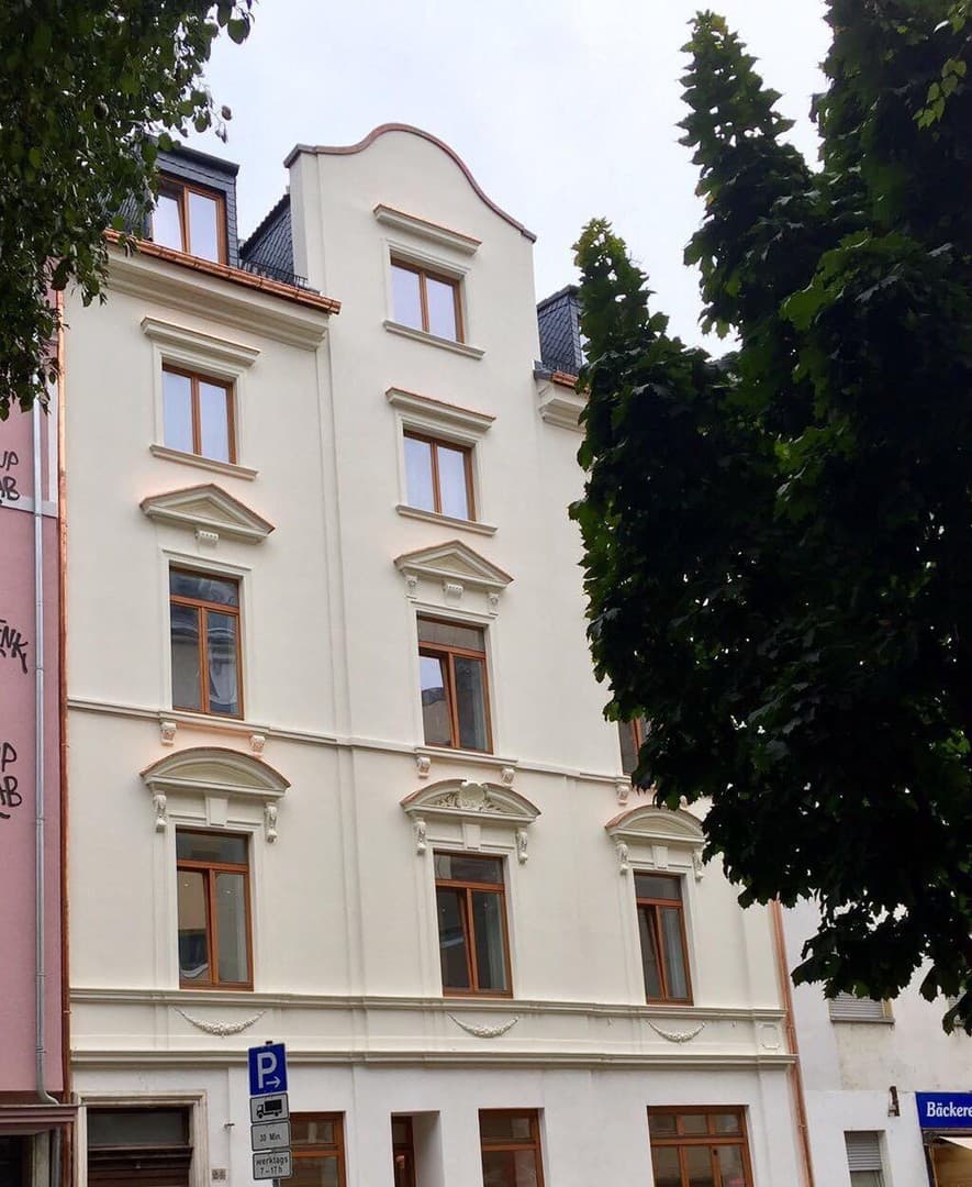 Altbaucharme trifft Moderne – stilvolle 2-Zimmer-Wohnung mit Balkon auf der Berger Straße