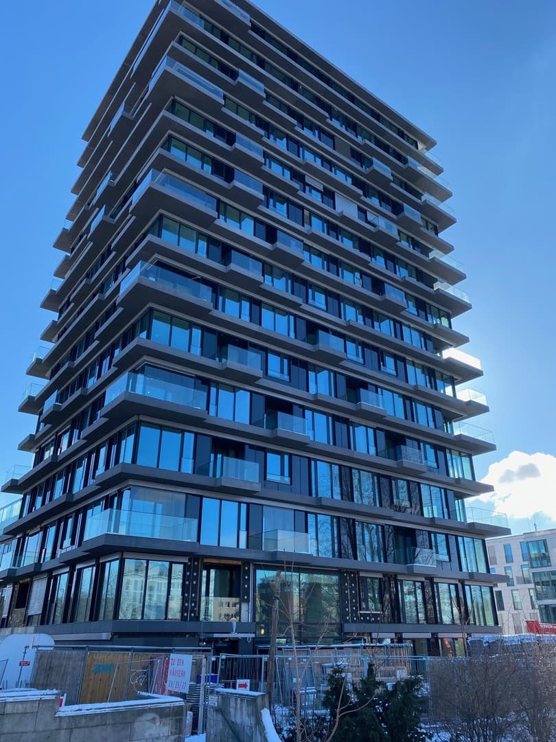 Hochwertige 2-Zimmer-Wohnung im OASIS – mit Balkon und Concierge direkt an der Spree