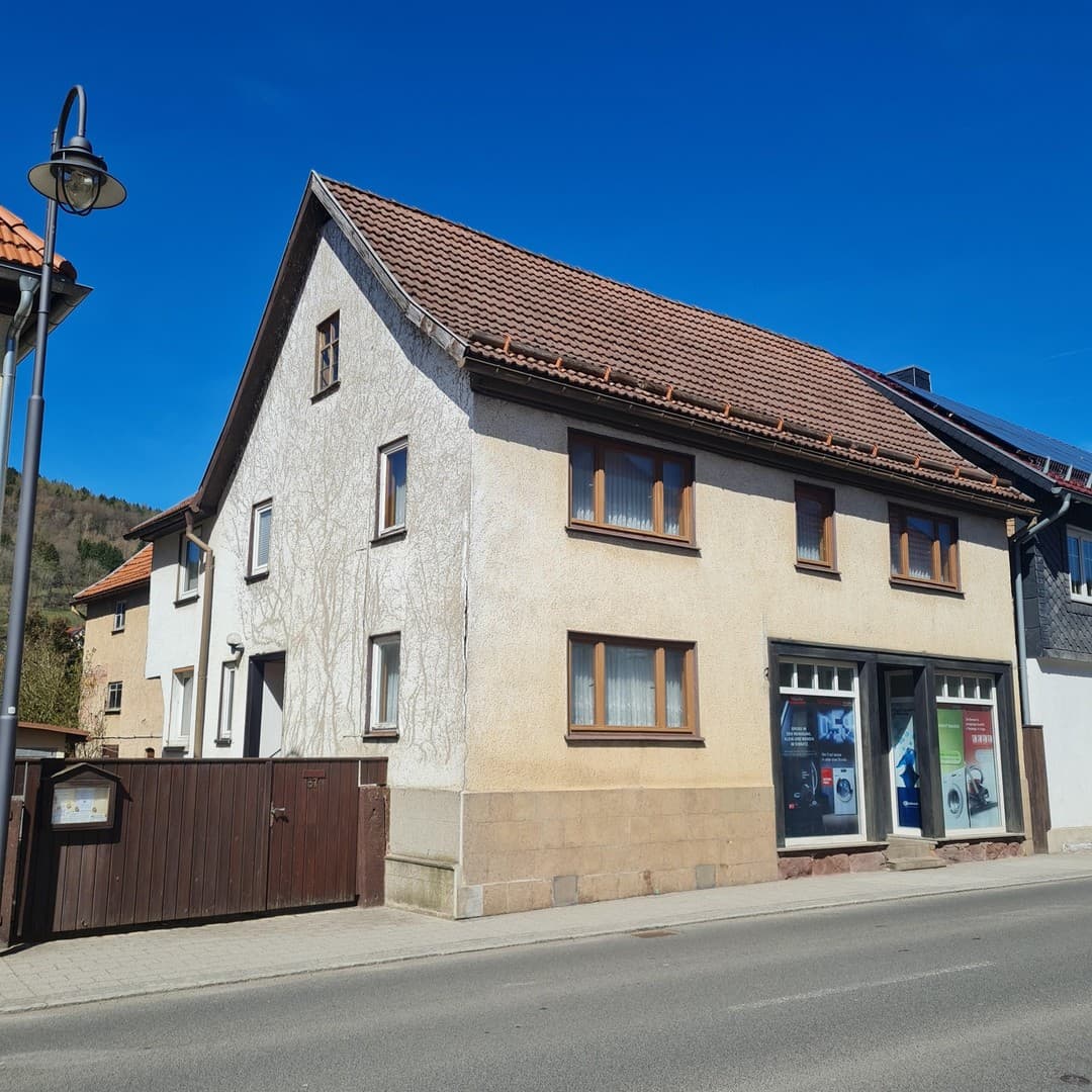 Wohn- & Geschäftshaus mit Laden, Scheune, 3 Garagen – 1.030 m² im Ortskern, provisionsfrei