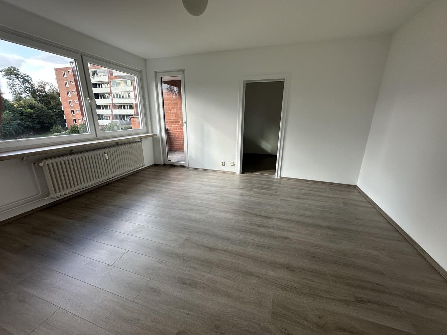 Erstbezug nach Komplettsanierung: 2-Zimmer-Wohnung mit Balkon in Hamburg-Stellingen