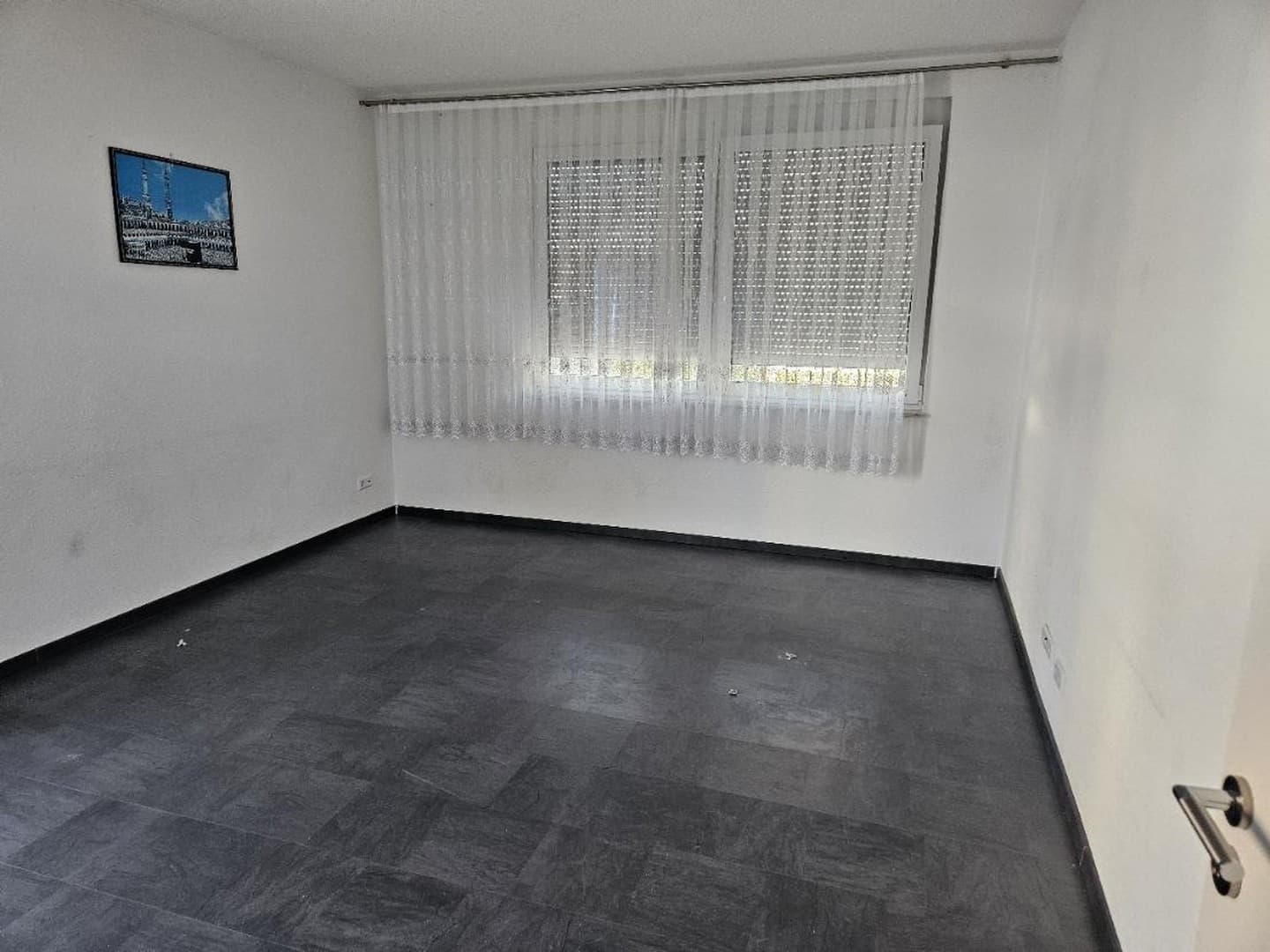 Neuwertige Wohnung mit Garage und Stellplatz