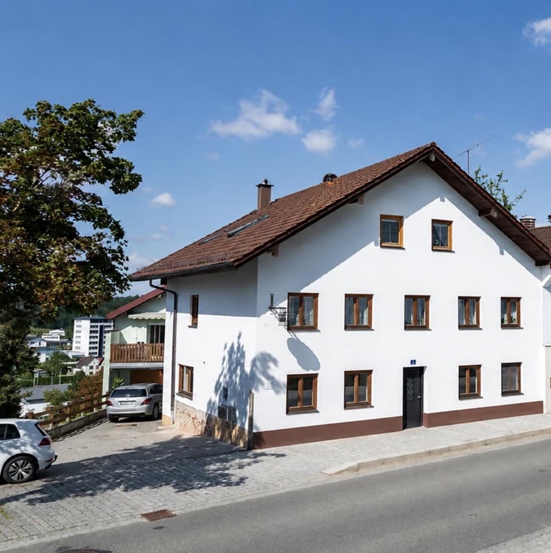 Mehrfamilienhaus mit 3 Wohnungen, Wärmepumpe und großem Grundstück in Simbach bei Landau