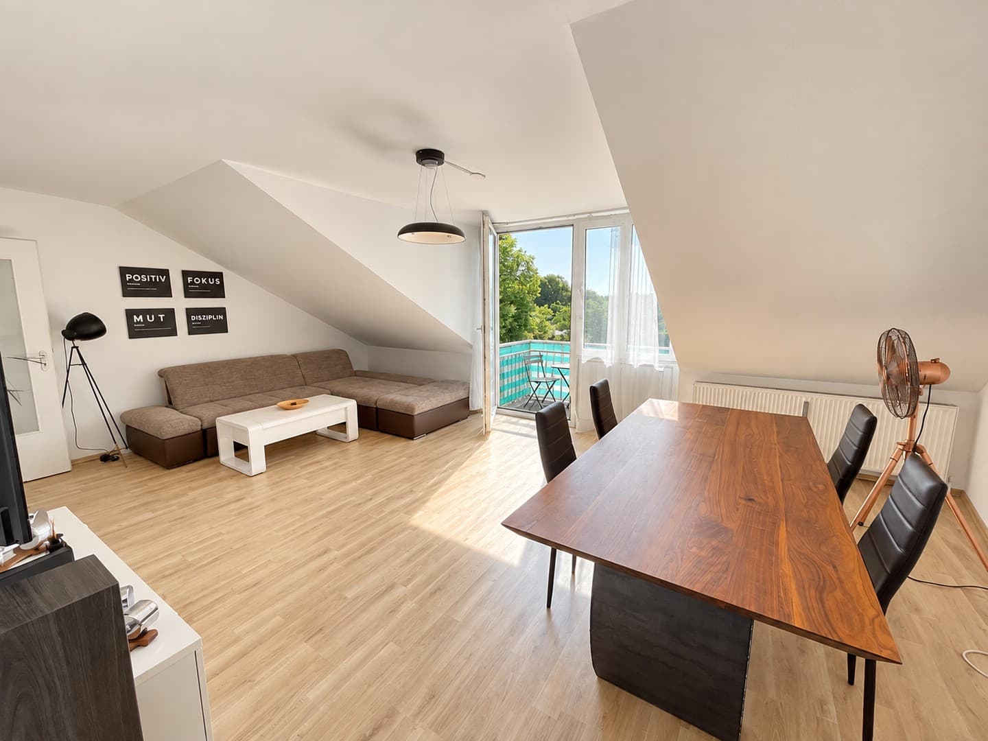 Moderne 2-Zimmer-Dachgeschosswohnung mit Südbalkon & optimalem Grundriss – provisionsfrei