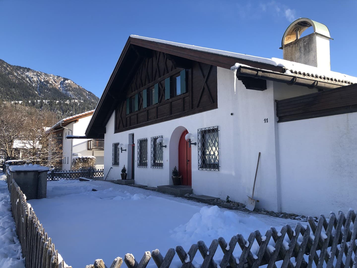 Einfamilienhaus mit Einliegerwohnungen