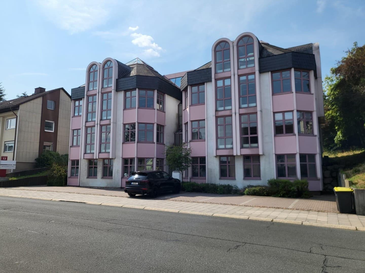 Repräsentative Büro- & Praxisflächen in Hof | 168–589 m² | Aufzug