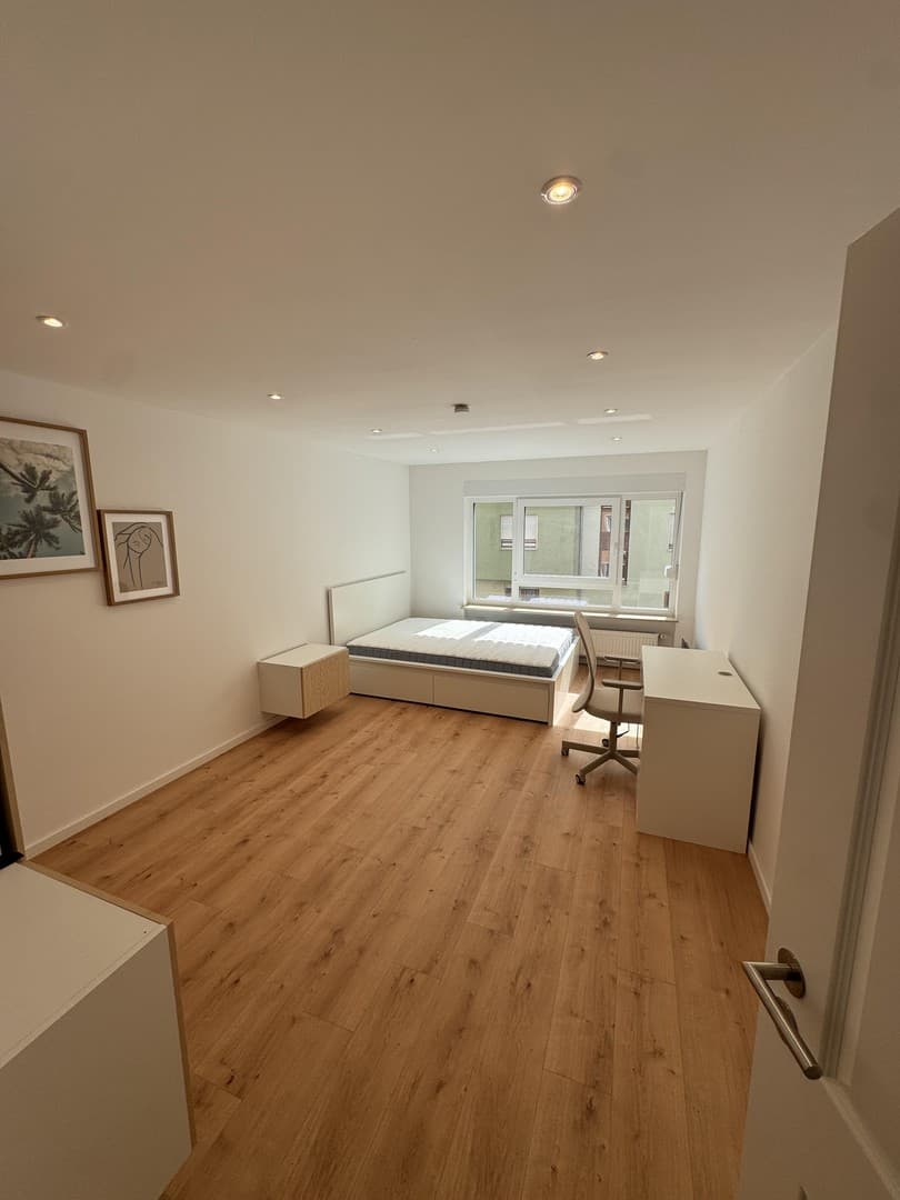 NEUE 3er WG | Erstbezug nach Sanierung | Große Zimmer | 1 Zimmer mit eigener Dachterrasse🌿