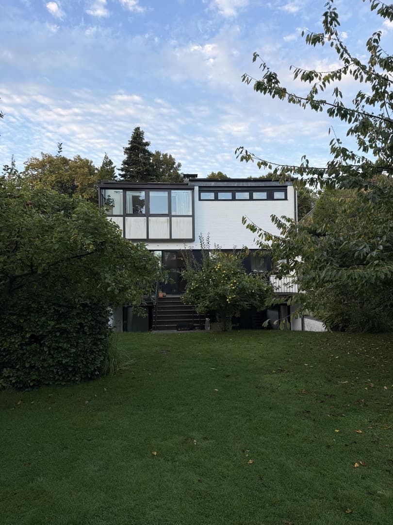 Lichtdurchflutetes Architektenhaus auf 1.802 m² Grundstück in ruhiger Lage von Bargteheide
