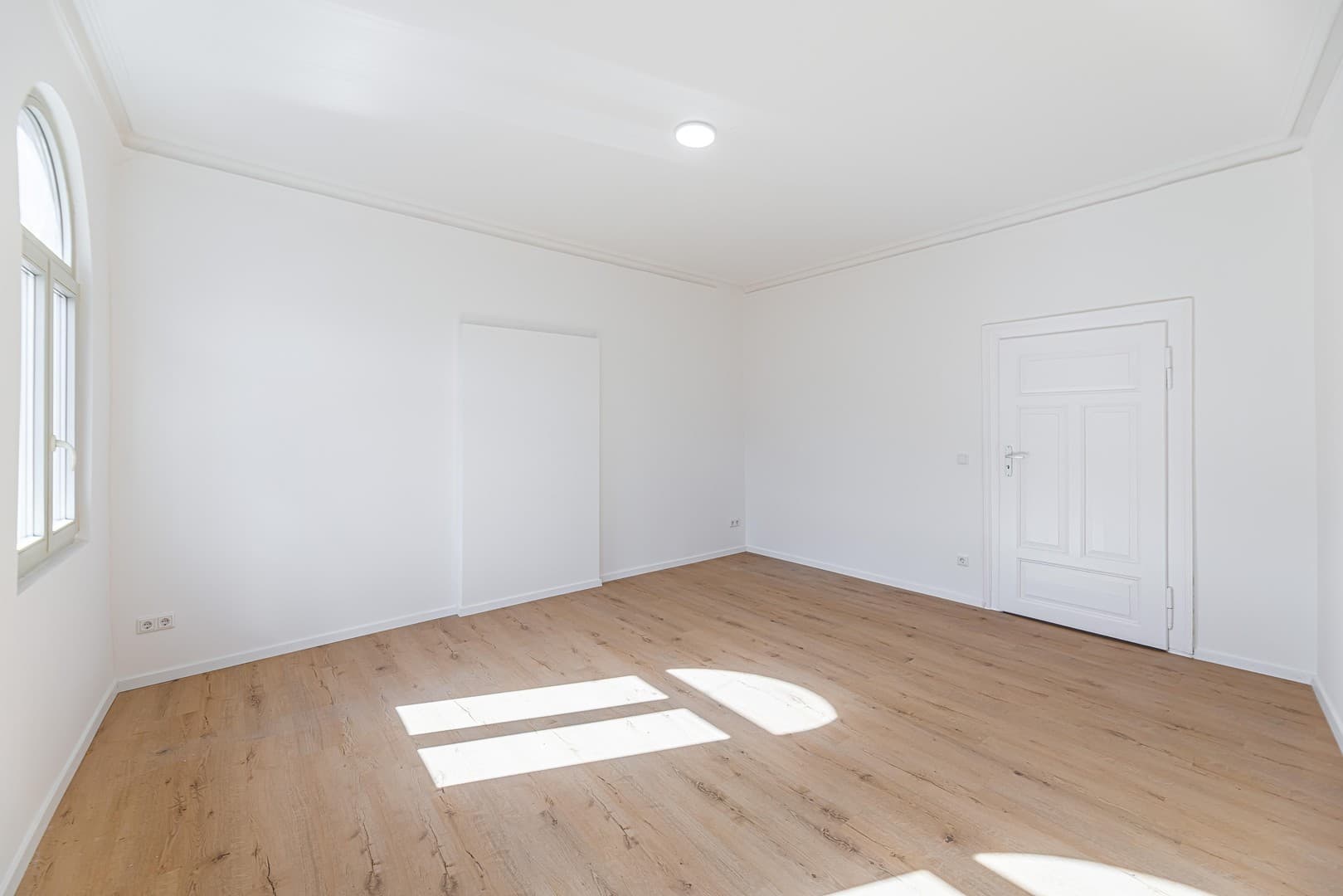 Wunderschöne & sanierte Altbau 3-Zi. Wohnung - Erstbezug