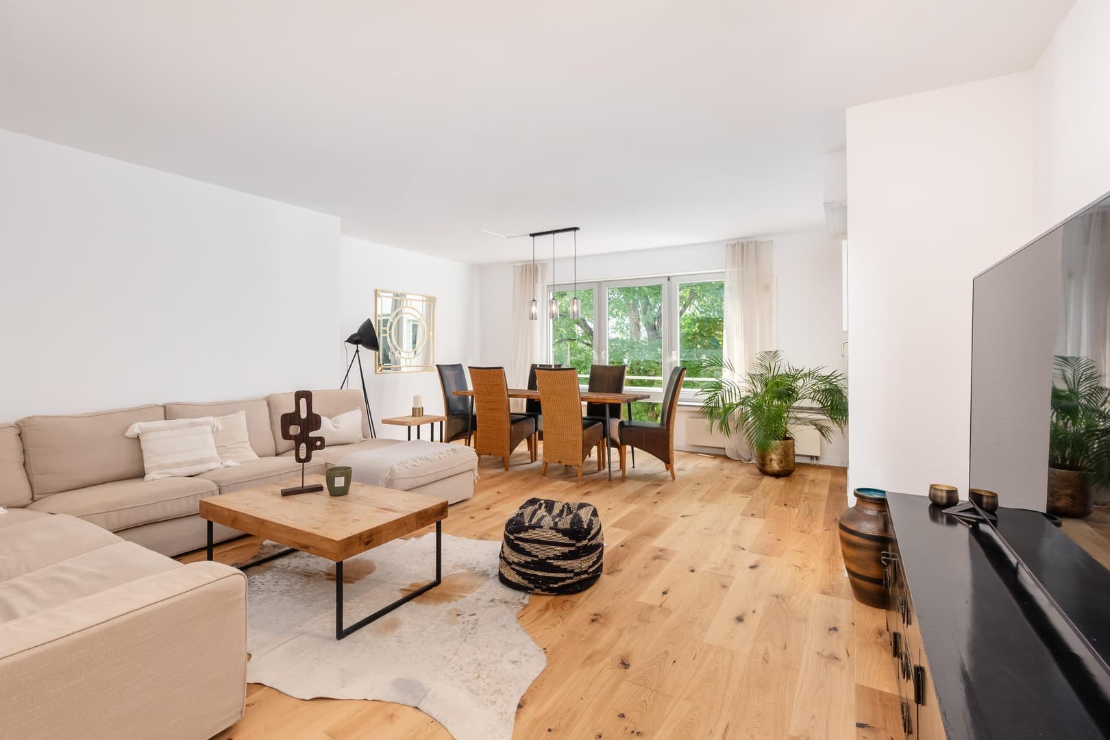 Hochwertig sanierte 4-Z-Wohnung mit Südwest-Balkon & TG – zentral gelegen & bezugsfrei