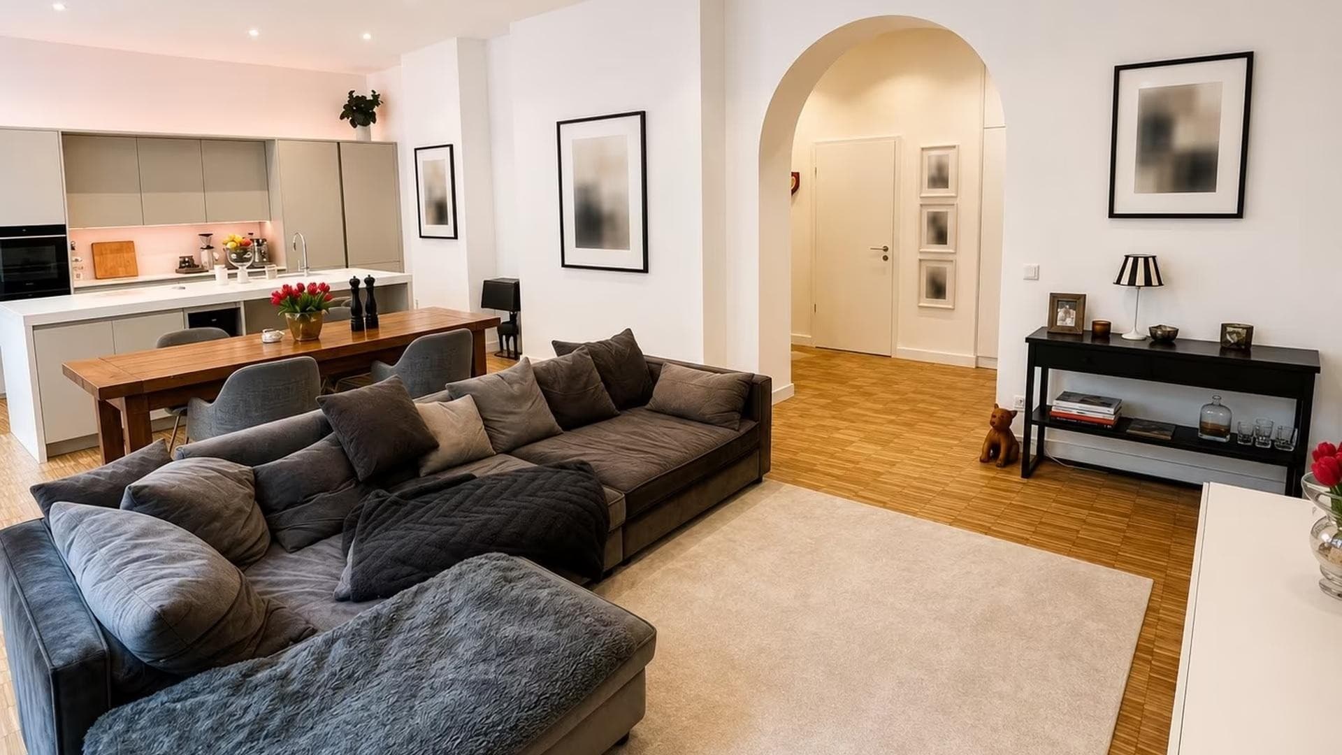 Urbaner Rückzugsort in Haidhausen, Hochwertiges Design-Loft mit separatem Cityoffice
