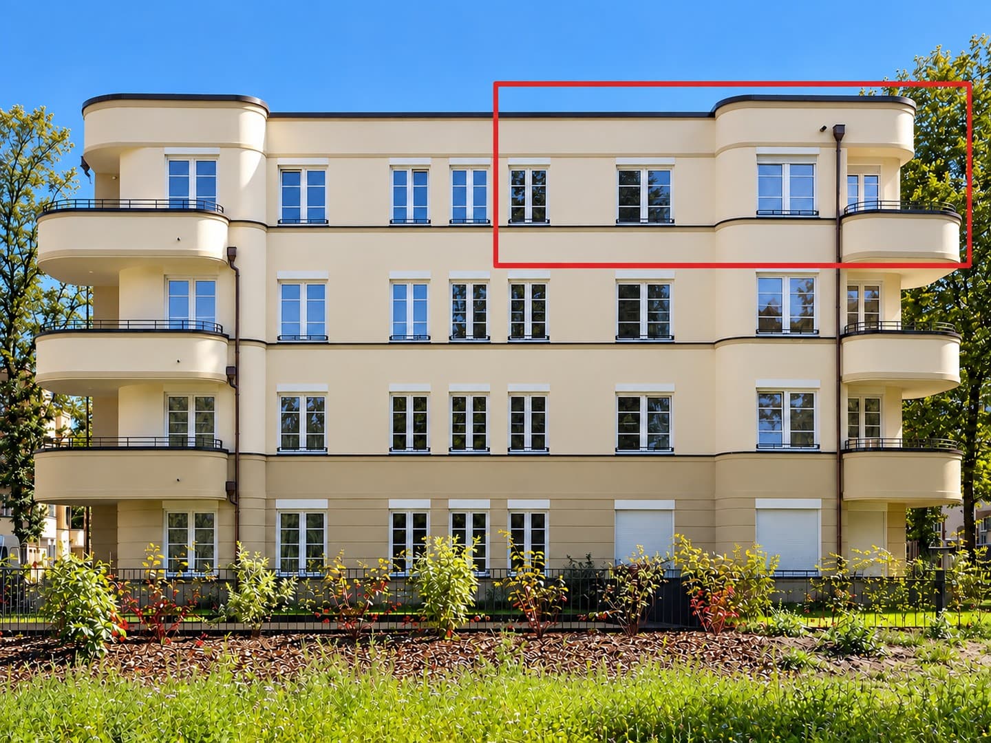 Traumhafte Dachgeschosswohnung (mit Aufzug) in Süd-/Westausrichtung zum Sofortbezug