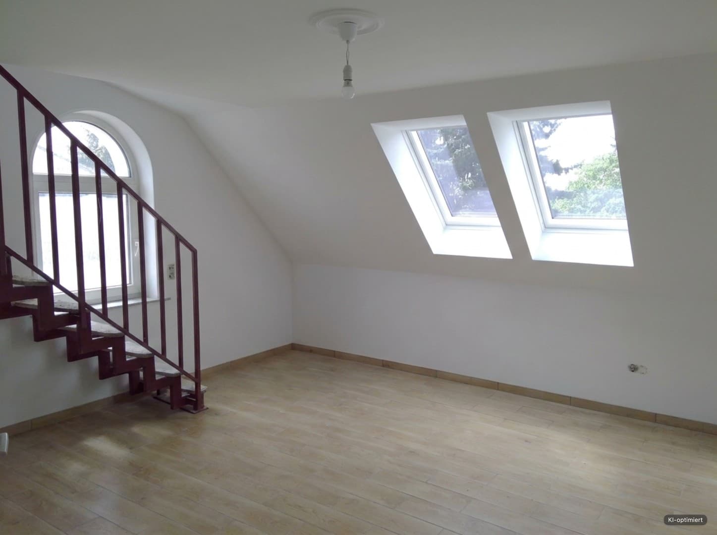 Helle und moderne 2-Zimmer-Maisonette im Dachgeschoss mit Dachterrasse – Baujahr 2014