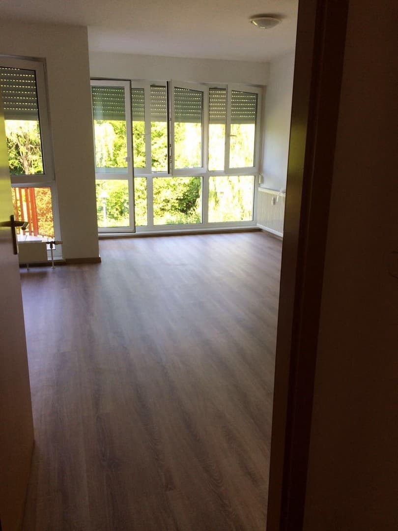 Charmante 1-Zimmer Wohnung mit Balkon und Tiefgarage in Erding-Klettham