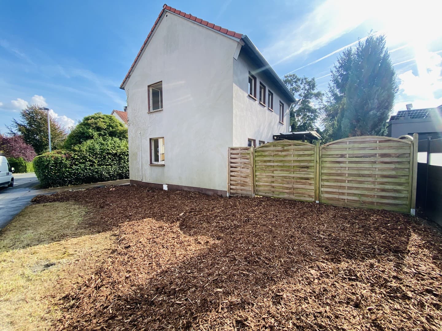 Freistehendes Einfamilienhaus mit Garten, Garage und viel Platz für eigene Ideen