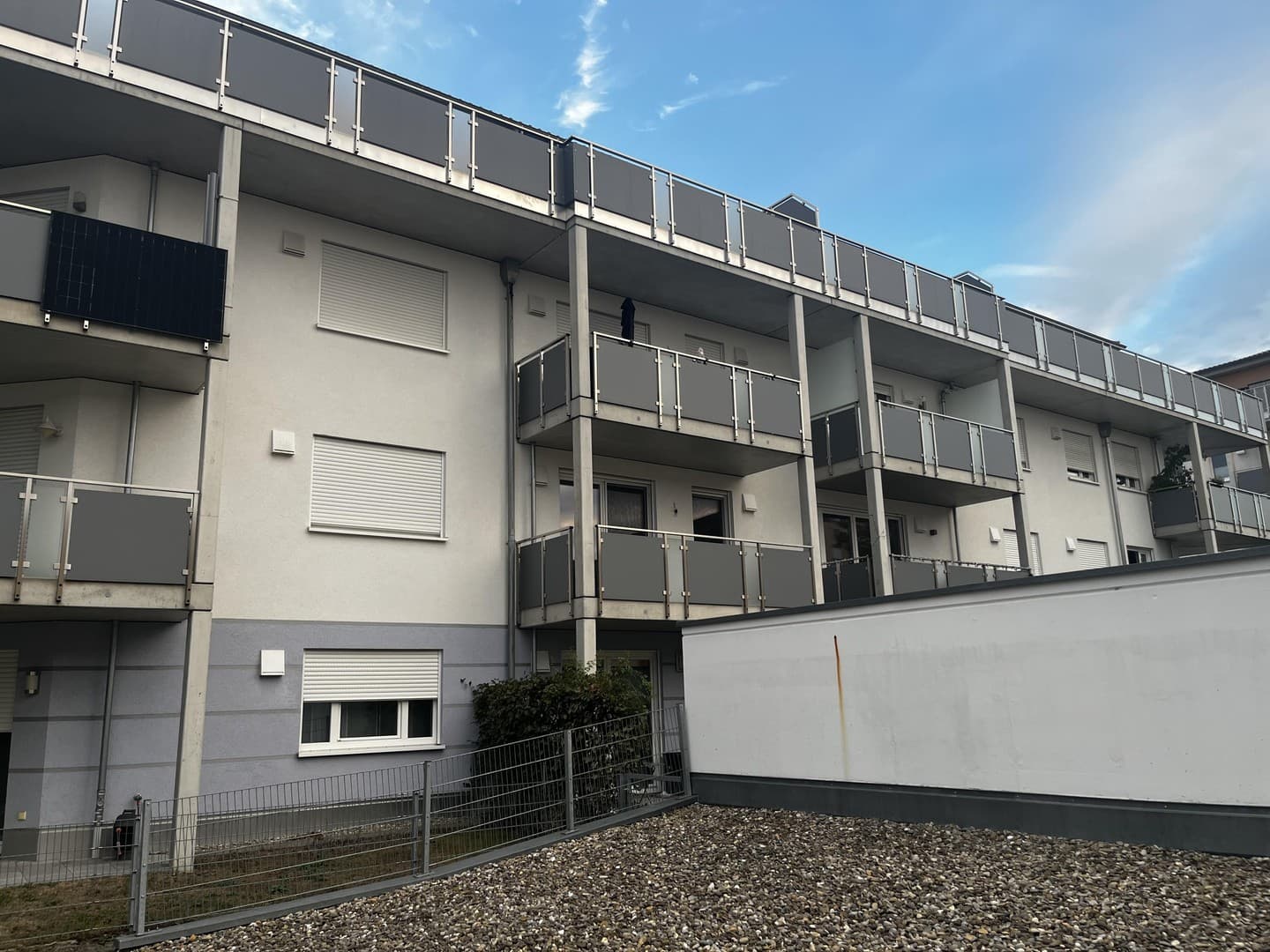 Helle 2-Zimmer-Wohnung mit Balkon, Einbauküche & Tiefgarage in Ingolstadt