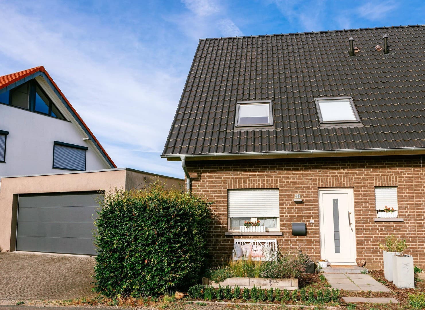 Provisionsfrei! Individuelle Split-Level DHH, mit Doppelgarage und Weitblick!