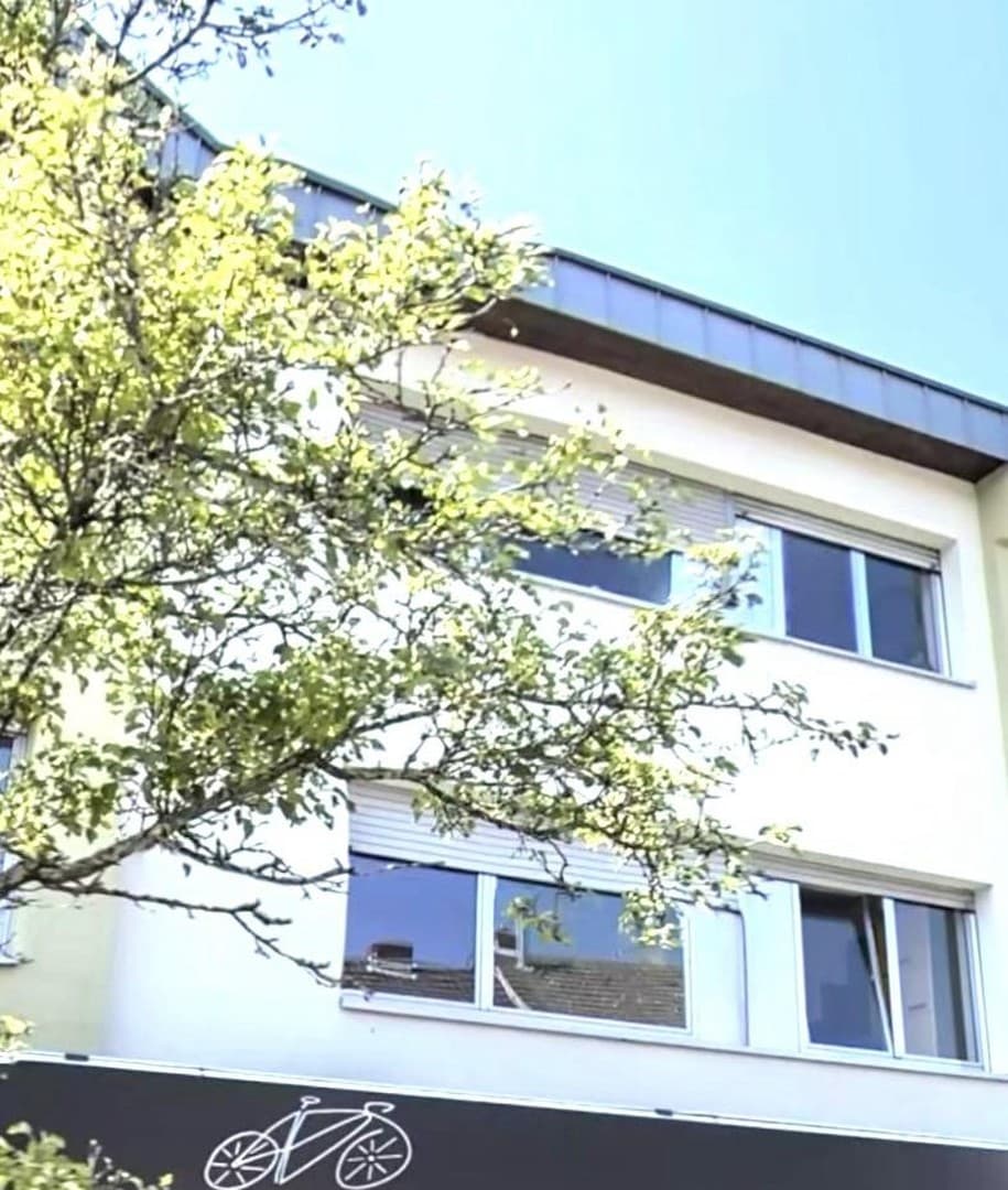 2-Zi. ca 92 qm Wohnung mit Balkon