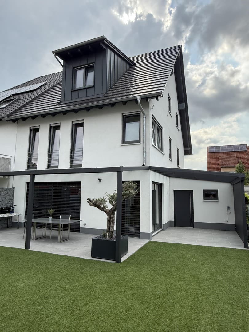 Doppelhaushälfte Einfamilienhaus Haus zu verkaufen im großen Garten zu verkaufen