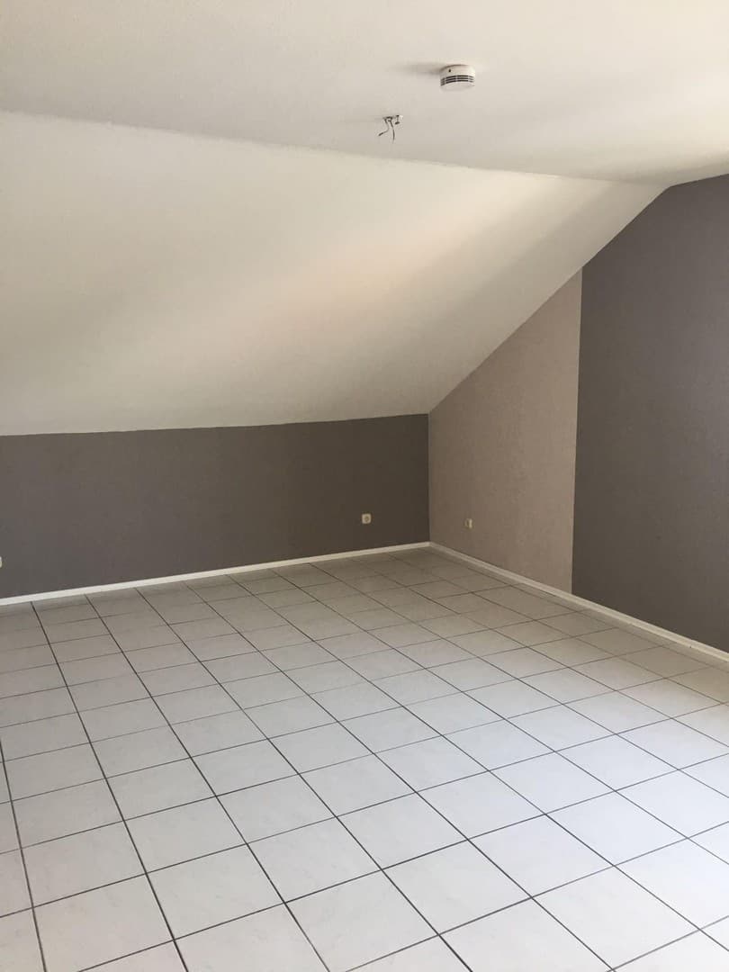 Großzügige 4-Zimmer-Dachgeschosswohnung mit 112 m² in ruhigem 4-Familienhaus in Sinntal