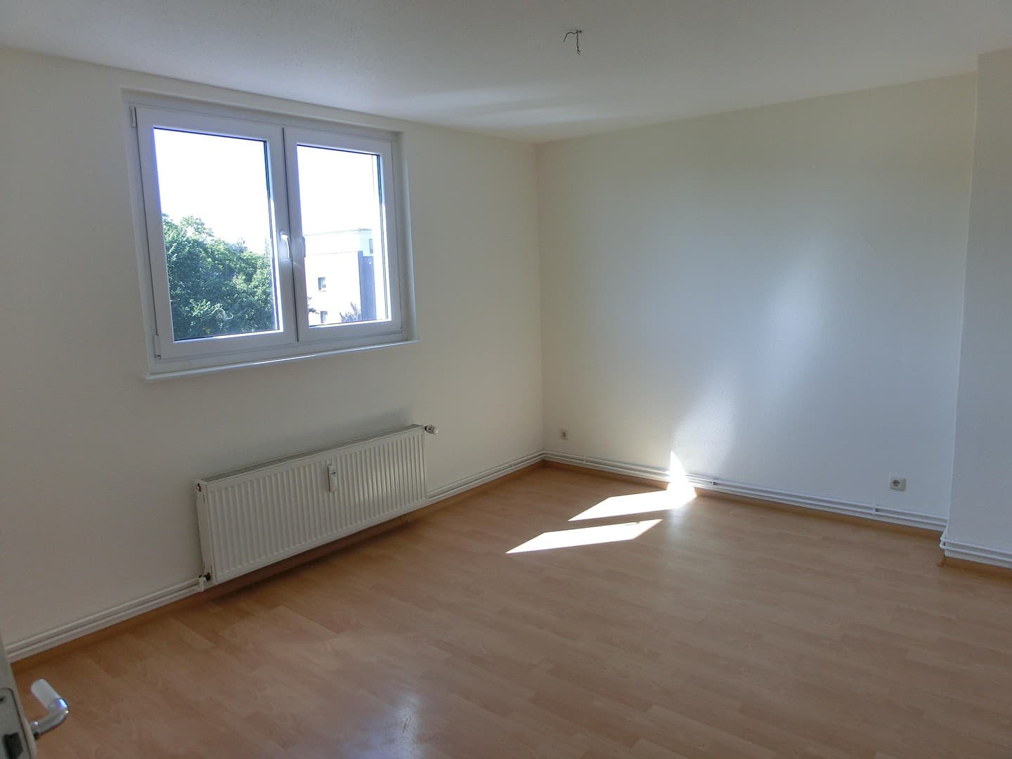 Schöne & helle 2-Zimmer-Wohnung mit Einbauküche - ab sofort verfügbar