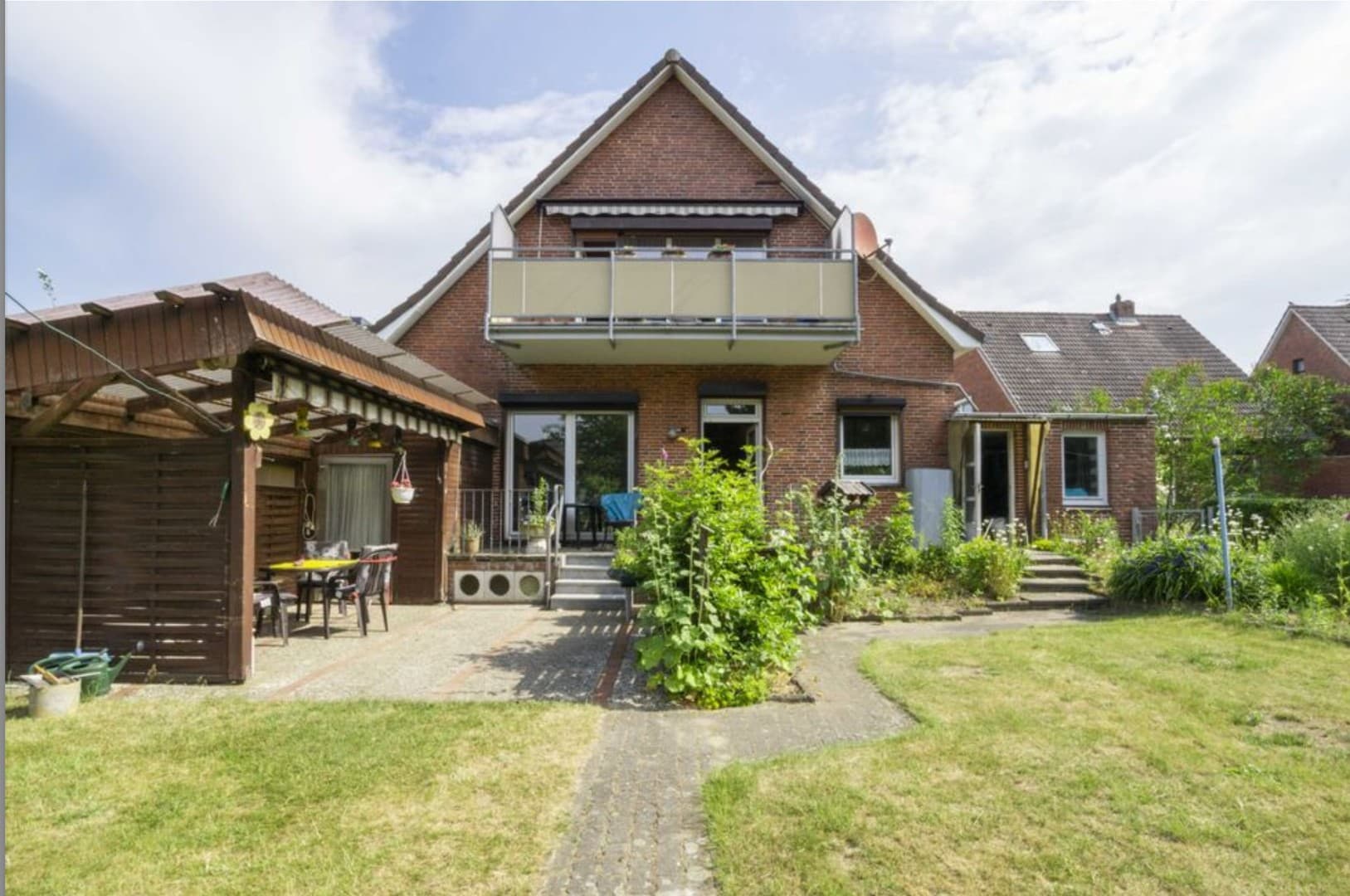 Mehrfamilienhaus in Itzehoe kaufen – 3 Wohnungen + Gewerbe, voll vermietet