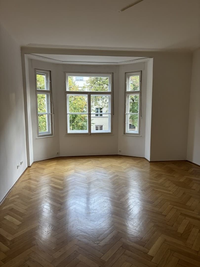 Nähe Prinzregentenpl., Top Altbau-4,5 Zi-WHG in Alt-Bogenhausen + Wohnküche, Essbereich und Balkon!