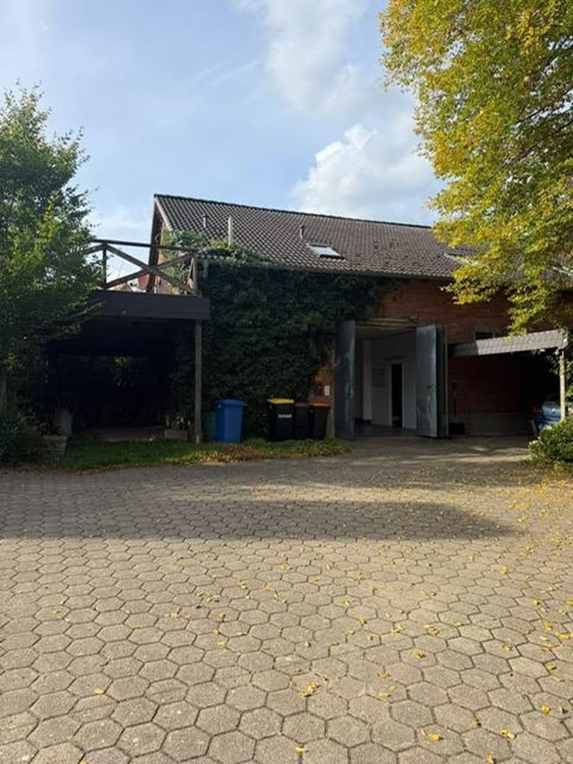 Wohn- und Gewerbeimmobilie mit großzügiger Dachgeschosswohnung