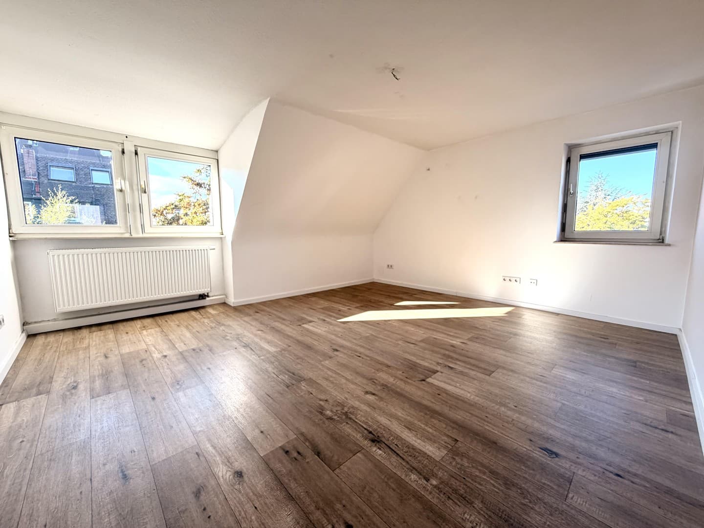 Viel Raum für Familie oder Investment – leere 4 Zimmer-Wohnung + PROVISIONSFREI +