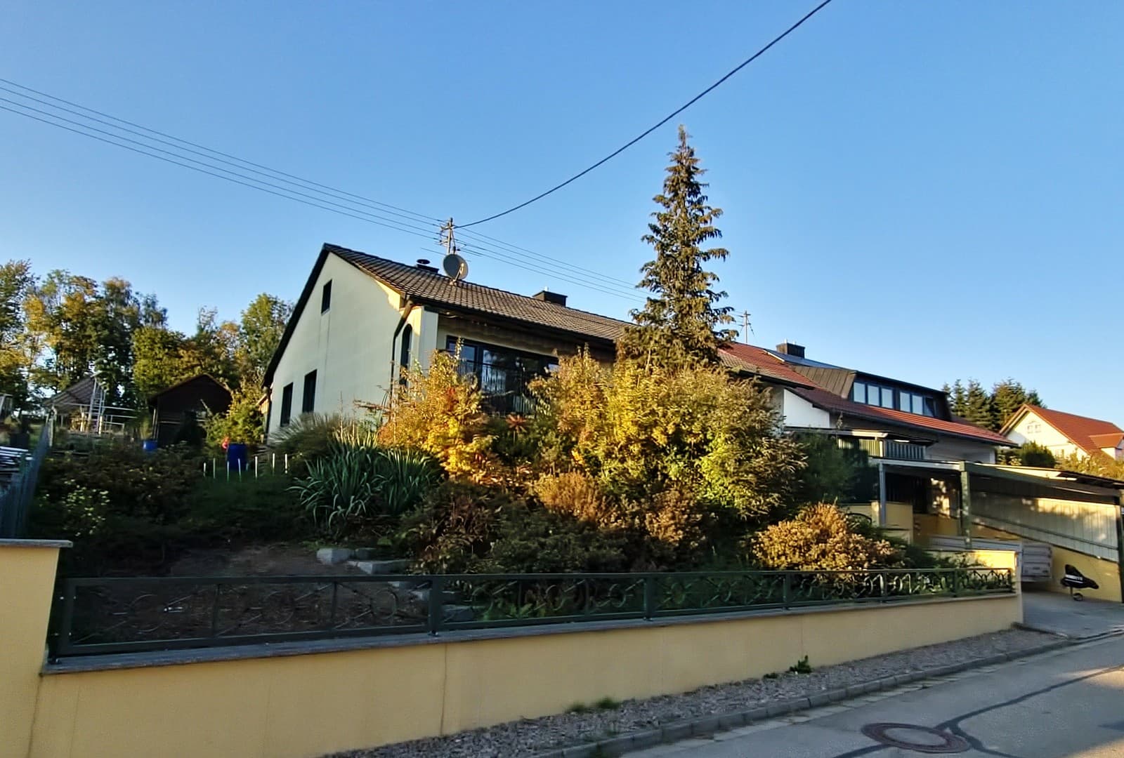Einfamilienwohnhaus mit optionalem Freizeitgrundstück