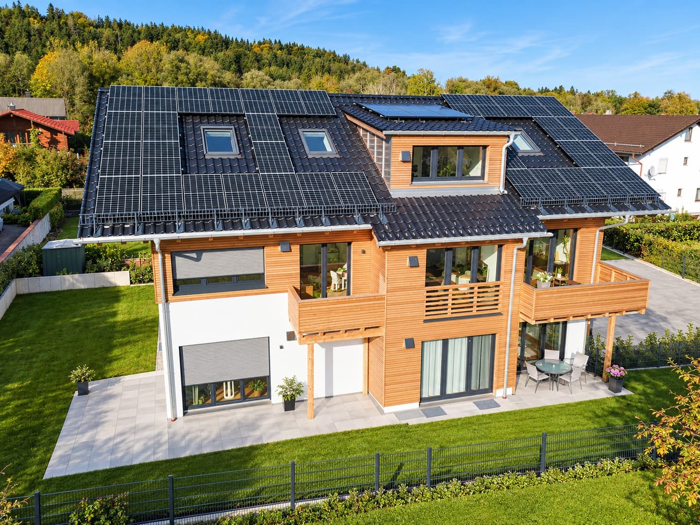 Doppelhaushälfte in Holzmassivbauweise – KfW 40 Plus, ca. 150 m², S/W-Garten & beheiztes KG