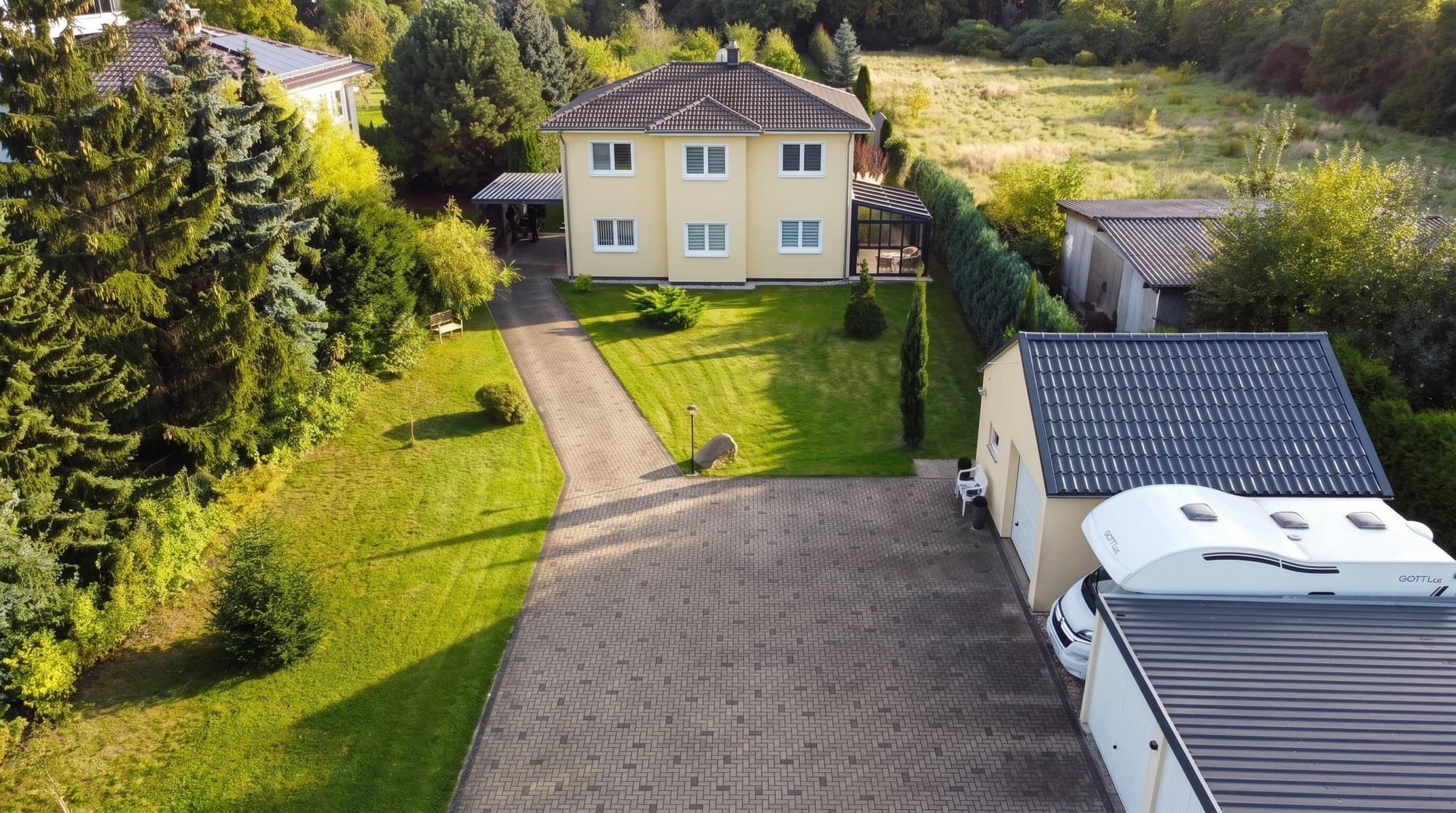Ihr privater Süden bei Leipzig: Stadtvilla auf 3.283 m² mit Wintergarten & Hot Tub – provisionsfrei