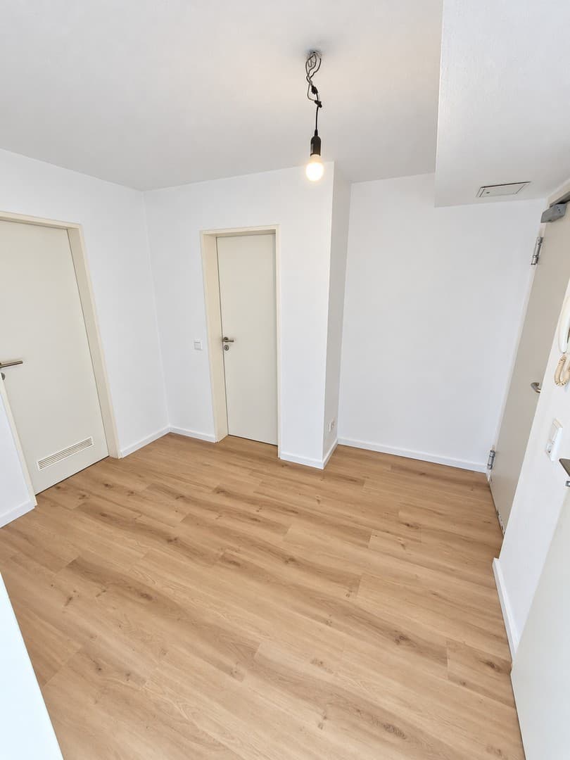 Helle, modernisierte Souterrainwohnung mit neuer Küche & Gartennutzung