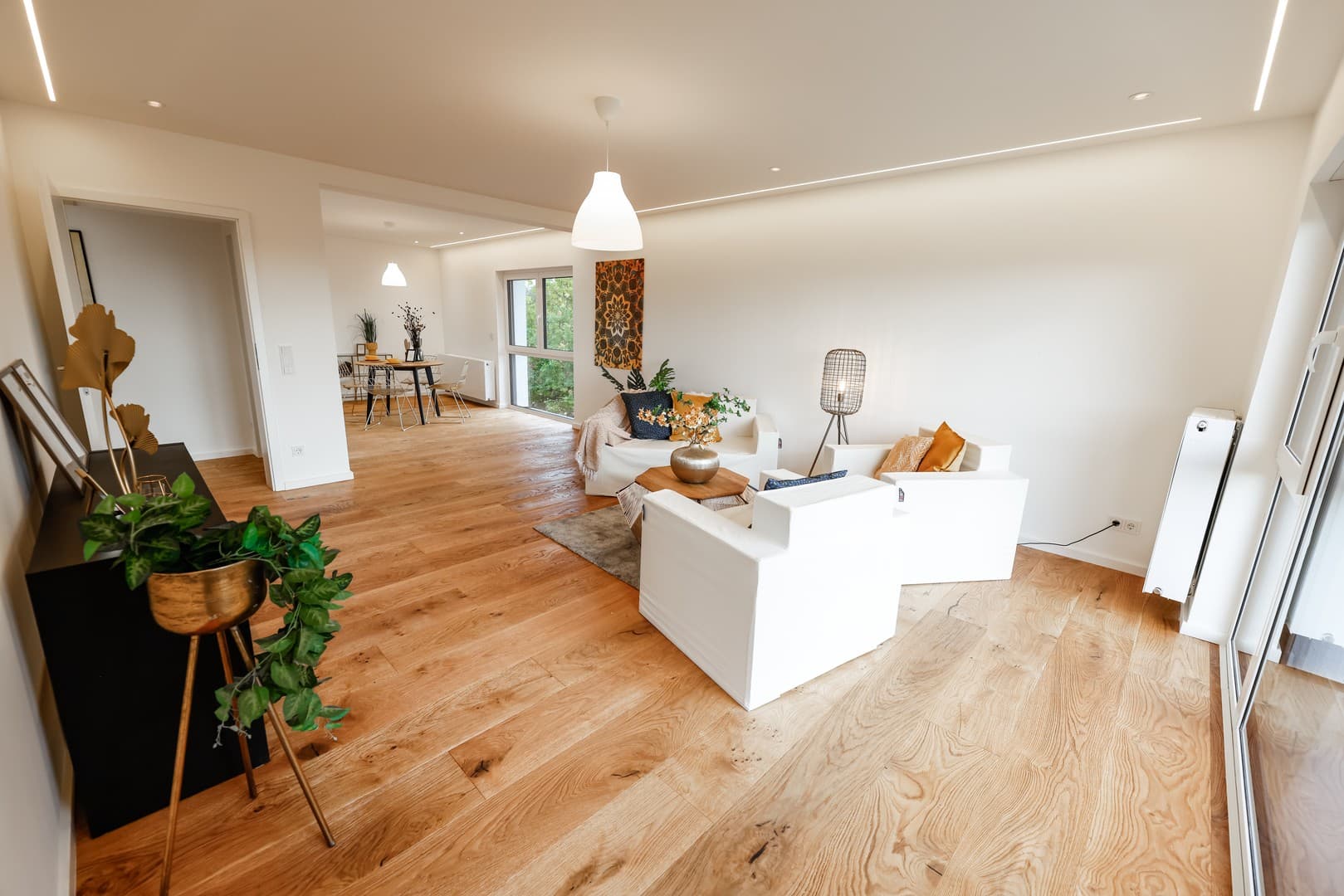 Moderne Traumwohnung im 2-MFH mit sonnigem Balkon im 1.OG, Energie KL. A