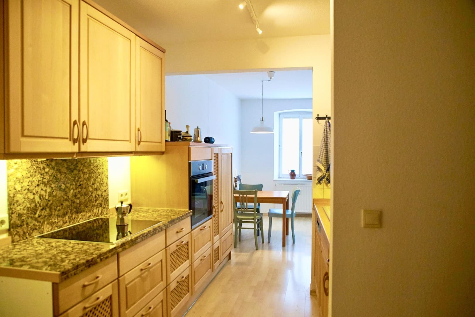 Möblierte 2-Zi-Wohnung mit Einbauküche & Carport zentral in Bamberg