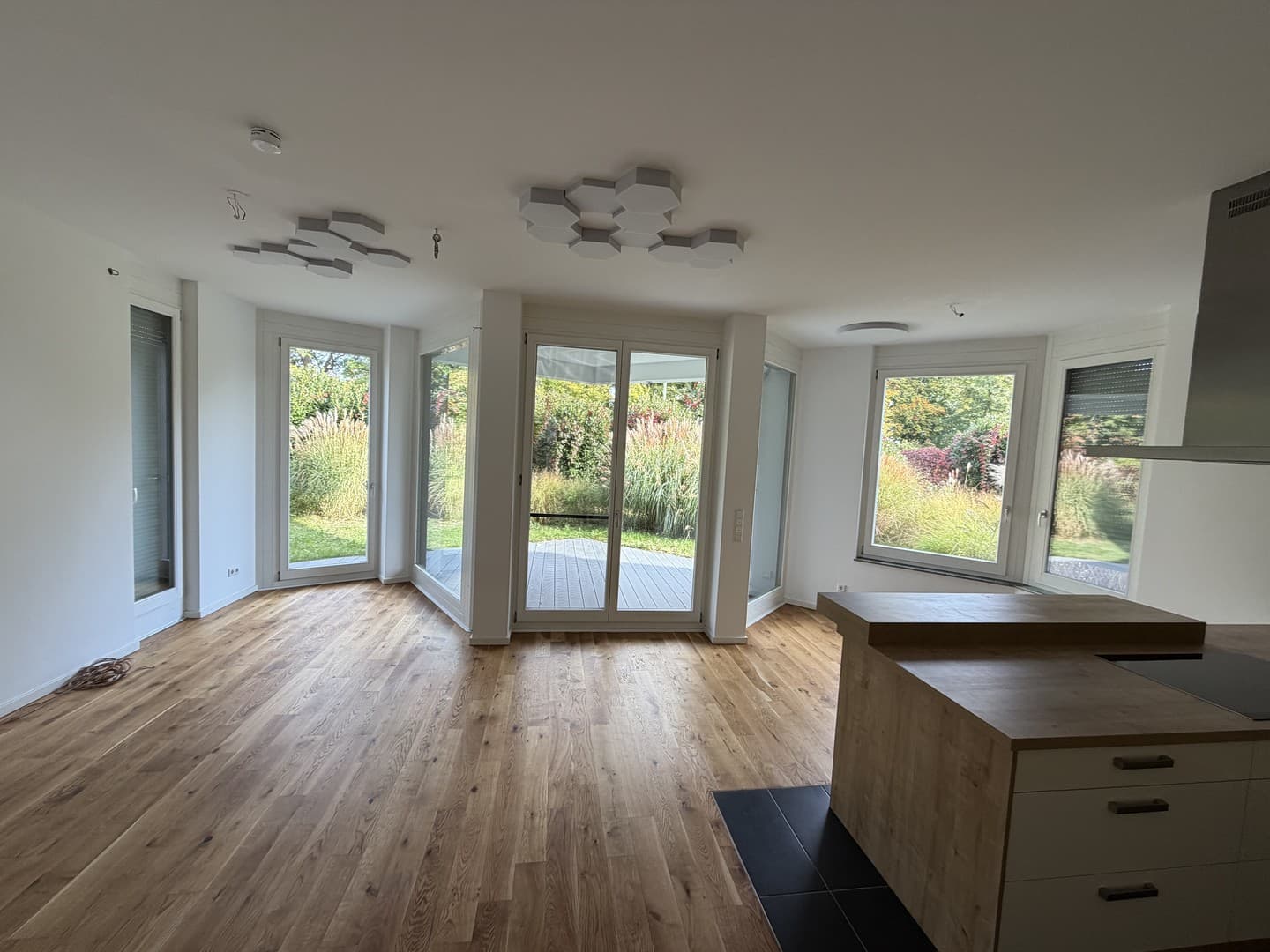 Direkte Seenähe & Provisionsfrei: 3 Zimmer Gartenwohnung EBK, TG inkl, Seezugang gegenüber