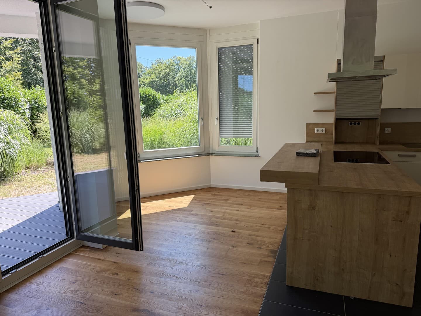 Direkte Seenähe & Provisionsfrei: 3 Zimmer Gartenwohnung EBK, TG inkl, Seezugang gegenüber