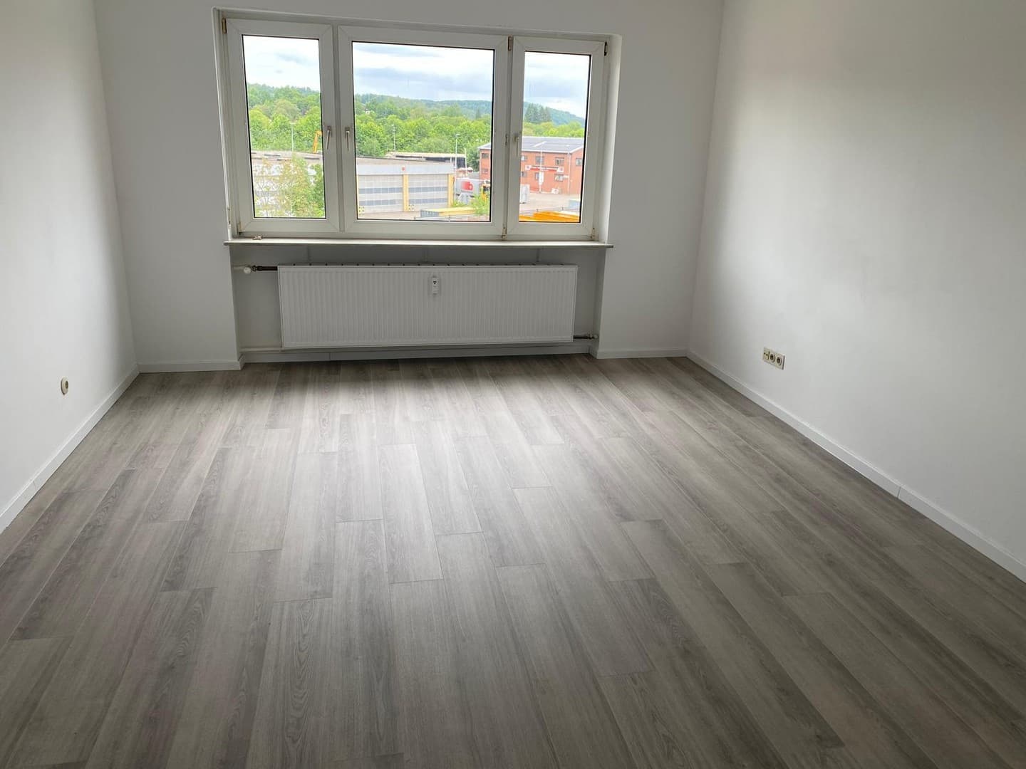 Renovierte helle 3 Zimmerwohnung mit Balkon